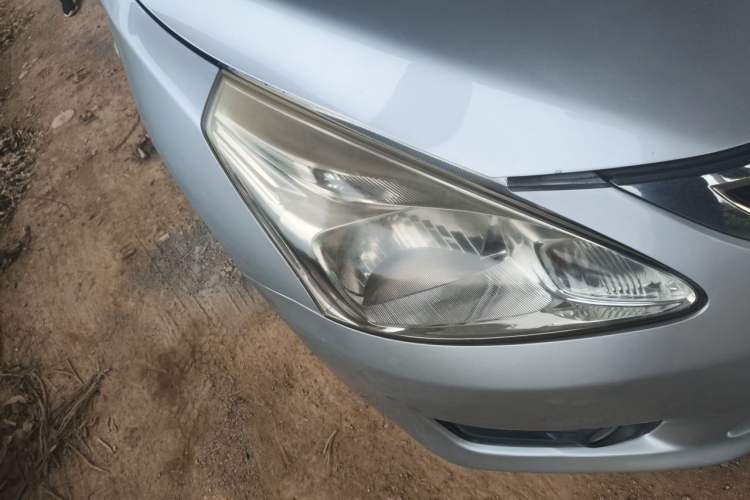Used Nissan Tiida 2011 1.6L CVT Smart Version Right Front Headlight