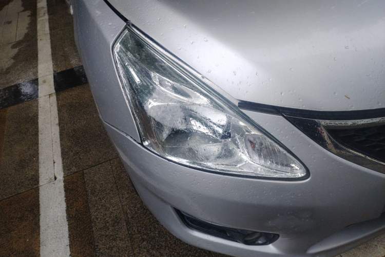 Used Nissan Tiida 2011 1.6L CVT Smart Version Right Front Headlight