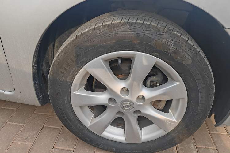Used Nissan Tiida 2011 1.6L CVT Smart Version Right Front Wheel Hub