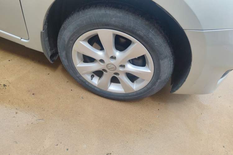 Used Nissan Tiida 2011 1.6L Manual Smart Version Right Front Wheel Hub