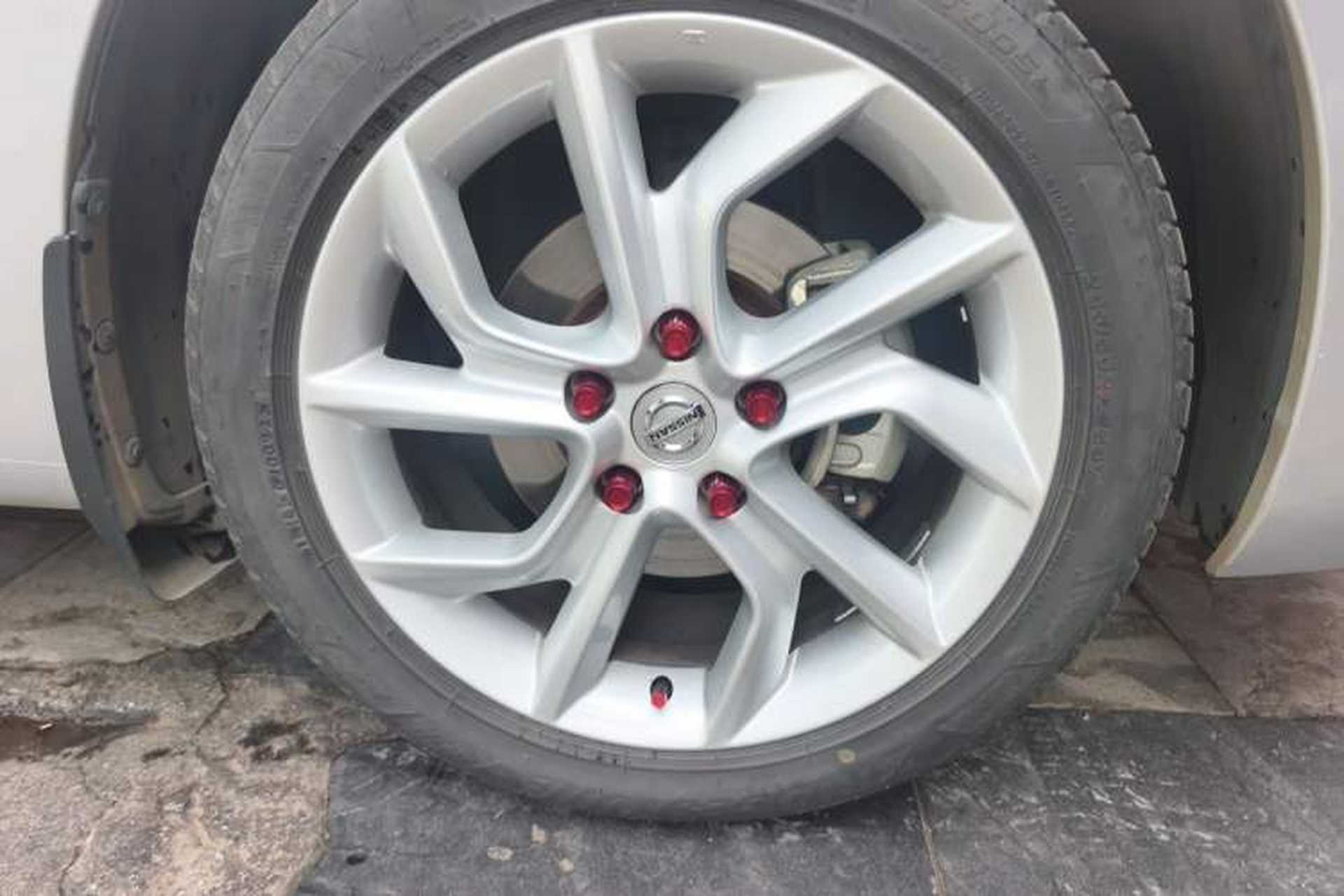 Used Nissan Tiida 2011 1.6T Manual Xuan Dong Edition Right Front Wheel Hub