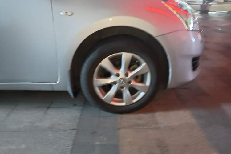 Used Nissan Tiida 2011 1.6L CVT Smart Version Right Front Wheel Hub