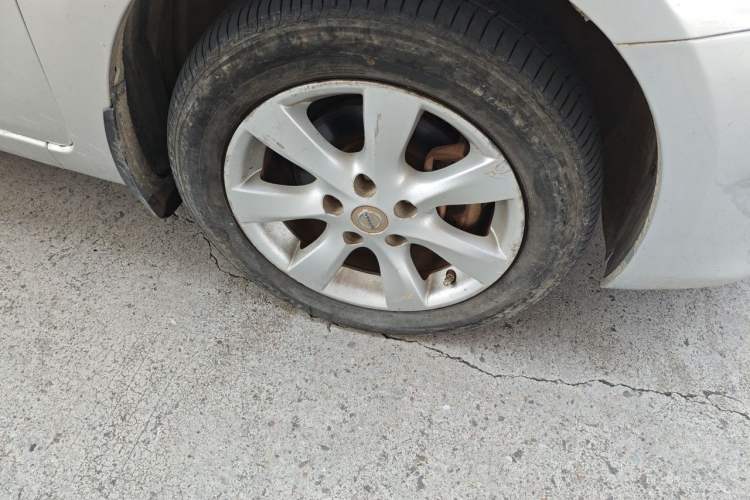 Used Nissan Tiida 2011 1.6L Manual Comfort Edition Right Front Wheel Hub