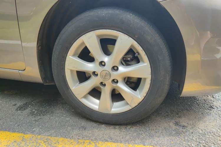 Used Nissan Tiida 2011 1.6L CVT Smart Version Right Front Wheel Hub