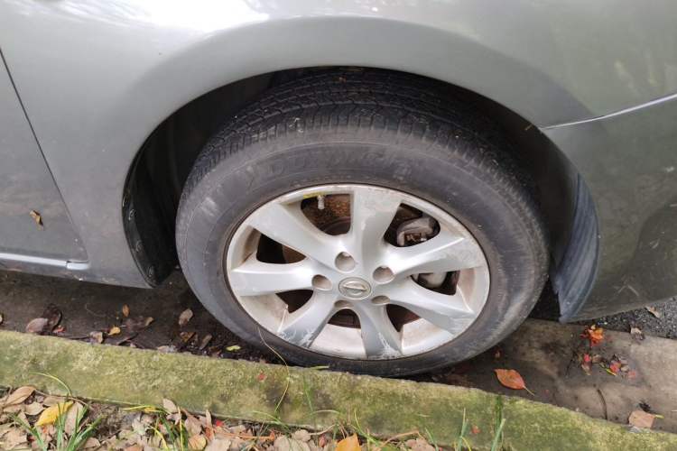 Used Nissan Tiida 2011 1.6L Manual Smart Version Right Front Wheel Hub
