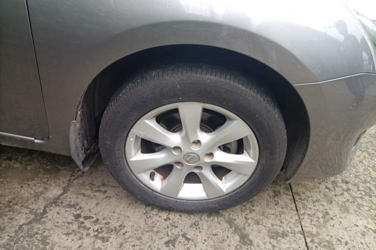Used Nissan Tiida 2011 1.6L Manual Comfort Edition Right Front Wheel Hub