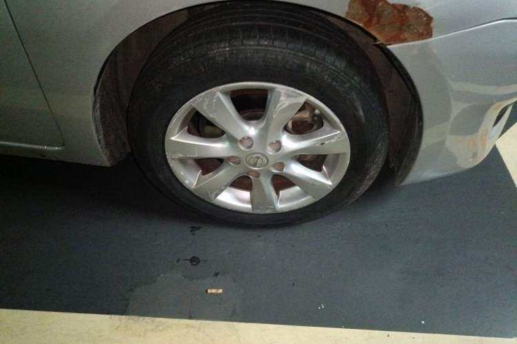 Used Nissan Tiida 2011 1.6L CVT Smart Version Right Front Wheel Hub