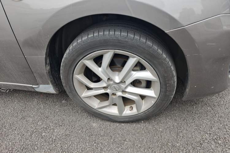 Used Nissan Tiida 2011 1.6T Manual Xuan Dong Edition Right Front Wheel Hub