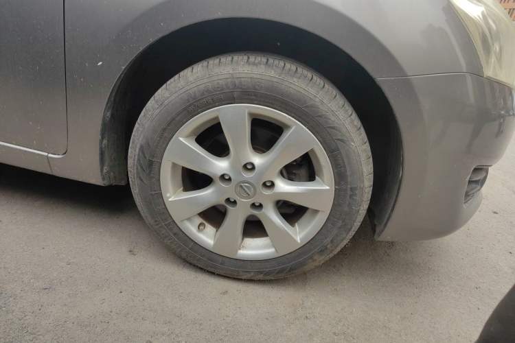 Used Nissan Tiida 2011 1.6L Manual Comfort Edition Right Front Wheel Hub