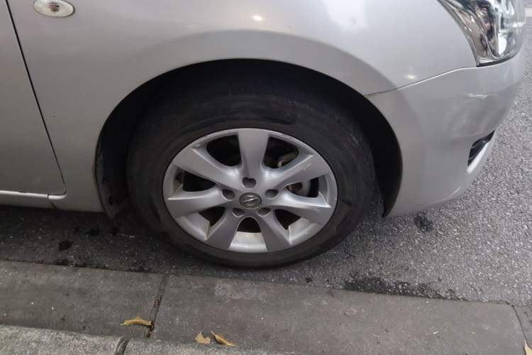 Used Nissan Tiida 2011 1.6L CVT Smart Version Right Front Wheel Hub