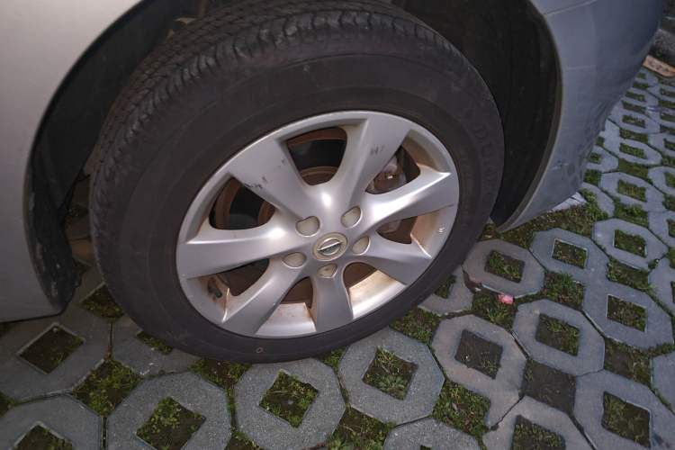 Used Nissan Tiida 2011 1.6L Manual Comfort Edition Right Front Wheel Hub