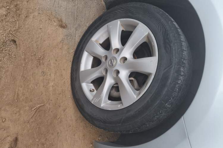 Used Nissan Tiida 2011 1.6L CVT Smart Version Right Front Wheel Hub