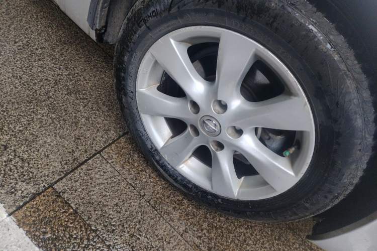 Used Nissan Tiida 2011 1.6L CVT Smart Version Right Front Wheel Hub