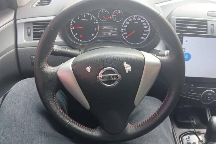 Used Nissan Tiida 2011 1.6T M-CVT Dynamic Edition Steering Wheel