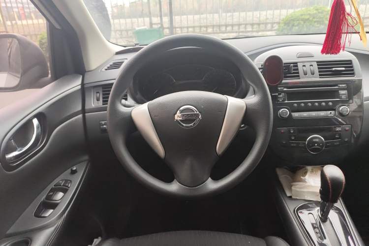 Used Nissan Tiida 2011 1.6L CVT Smart Version Steering Wheel