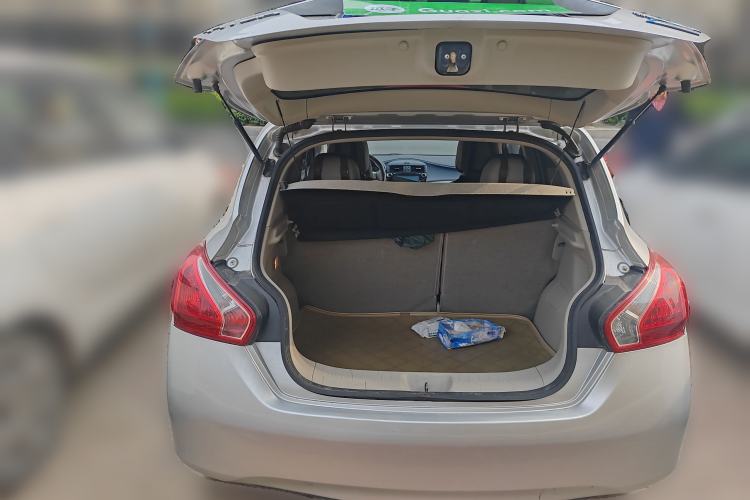 Used Nissan Tiida 2011 1.6L CVT Smart Version Trunk