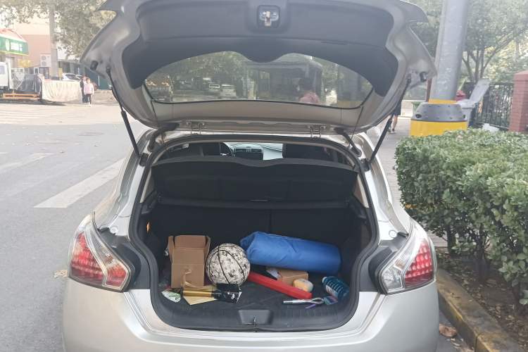 Used Nissan Tiida 2011 1.6T M-CVT Dynamic Edition Trunk
