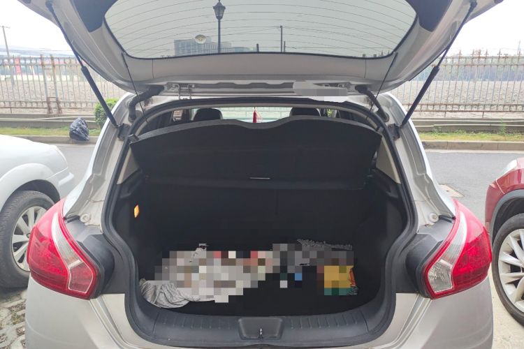 Used Nissan Tiida 2011 1.6L CVT Smart Version Trunk