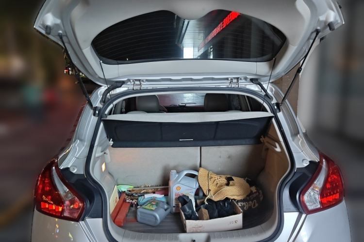 Used Nissan Tiida 2011 1.6L CVT Smart Version Trunk