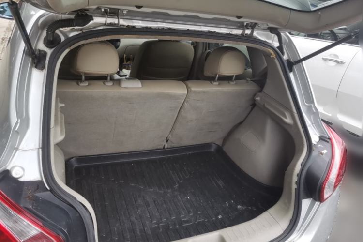 Used Nissan Tiida 2011 1.6L CVT Smart Version Trunk
