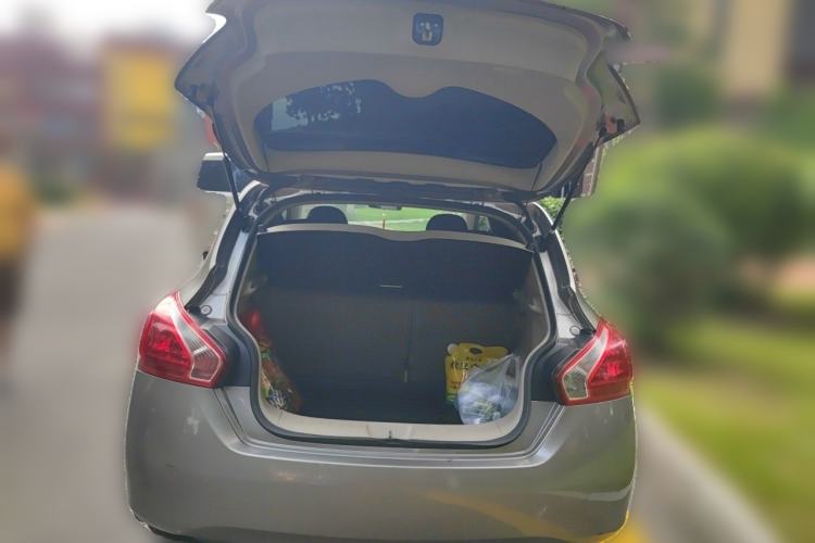 Used Nissan Tiida 2011 1.6L CVT Smart Version Trunk