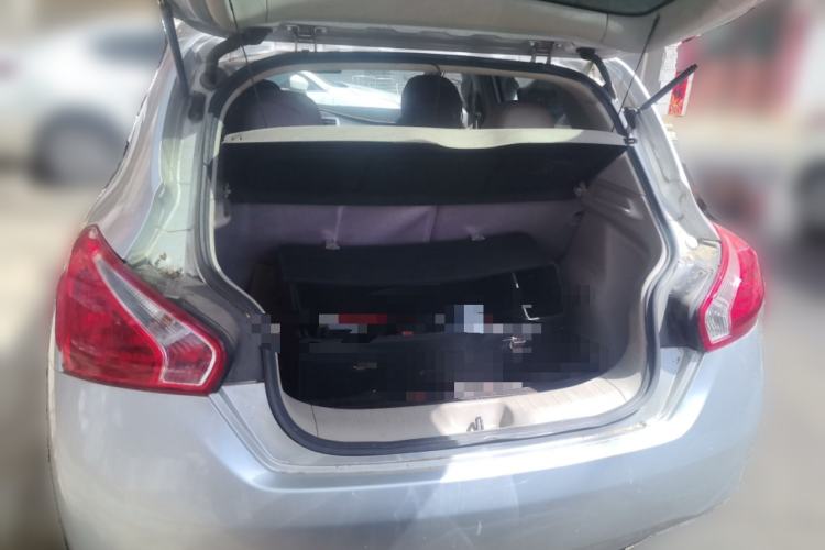 Used Nissan Tiida 2011 1.6L CVT Smart Version Trunk