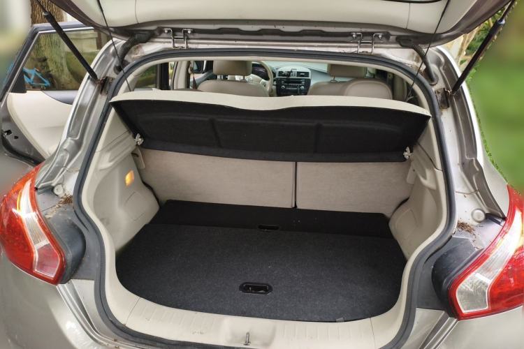 Used Nissan Tiida 2011 1.6L Manual Smart Version Trunk
