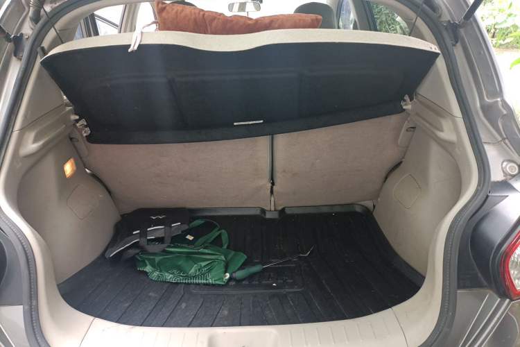 Used Nissan Tiida 2011 1.6L Manual Comfort Edition Trunk