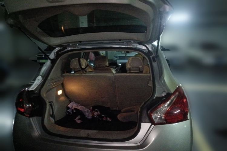 Used Nissan Tiida 2011 1.6L CVT Smart Version Trunk