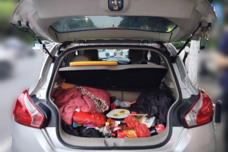 Used Nissan Tiida 2011 1.6L CVT Smart Version Trunk