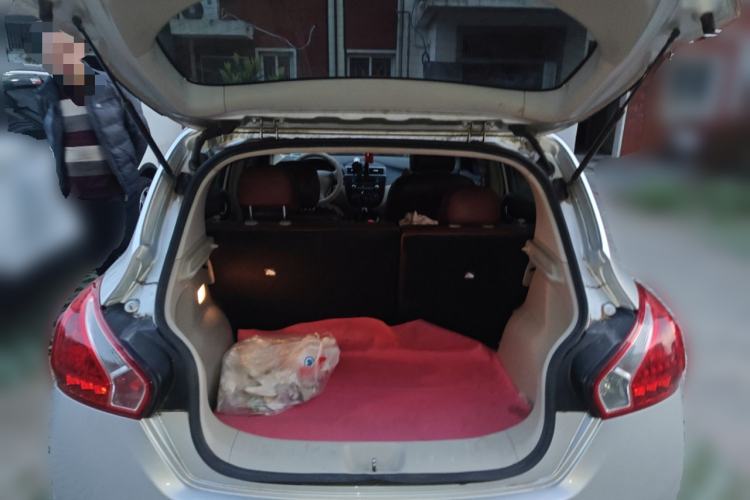 Used Nissan Tiida 2011 1.6L Manual Comfort Edition Trunk