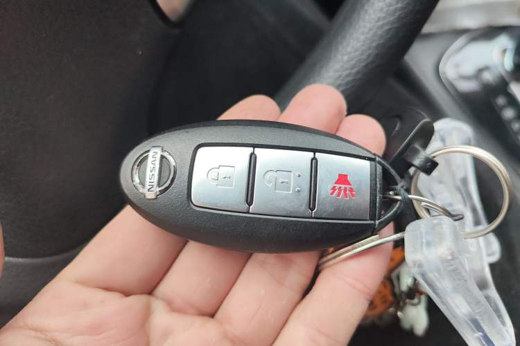 Used Nissan Tiida 2011 1.6L CVT Smart Version Vehicle Key