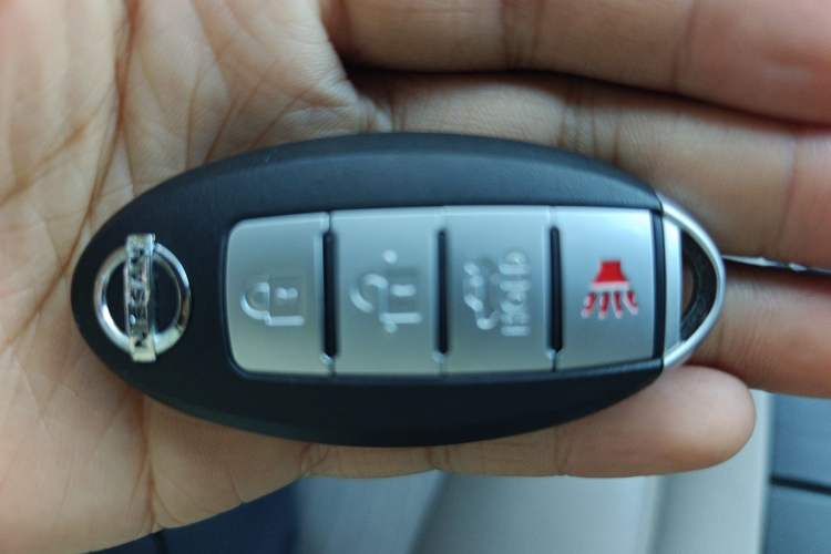 Used Nissan Tiida 2011 1.6L CVT Smart Version Vehicle Key