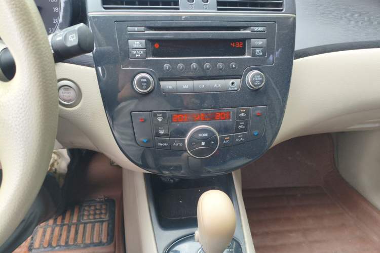 Used Nissan Tiida 2011 1.6L CVT Smart Version Audio And AC Panel