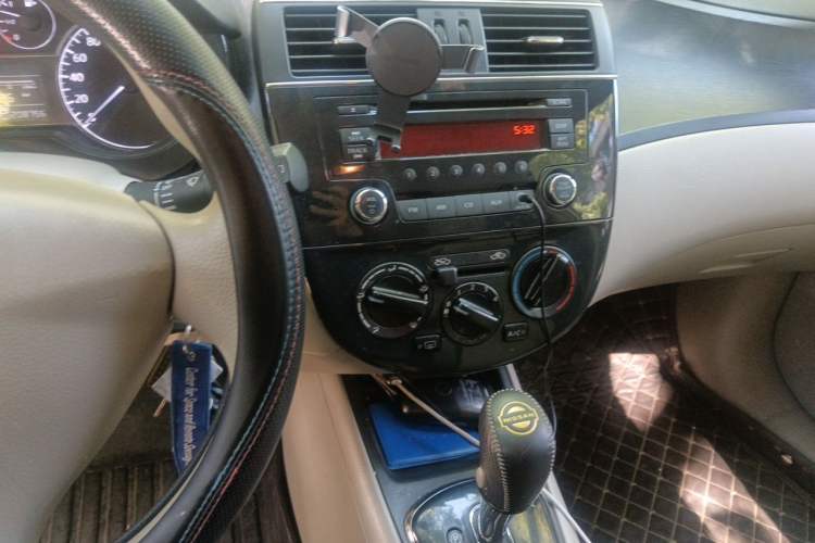 Used Nissan Tiida 2011 1.6L CVT Comfort Model Audio And AC Panel
