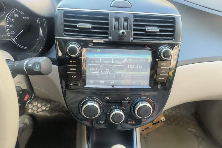 Used Nissan Tiida 2011 1.6L CVT Comfort Model Audio And AC Panel