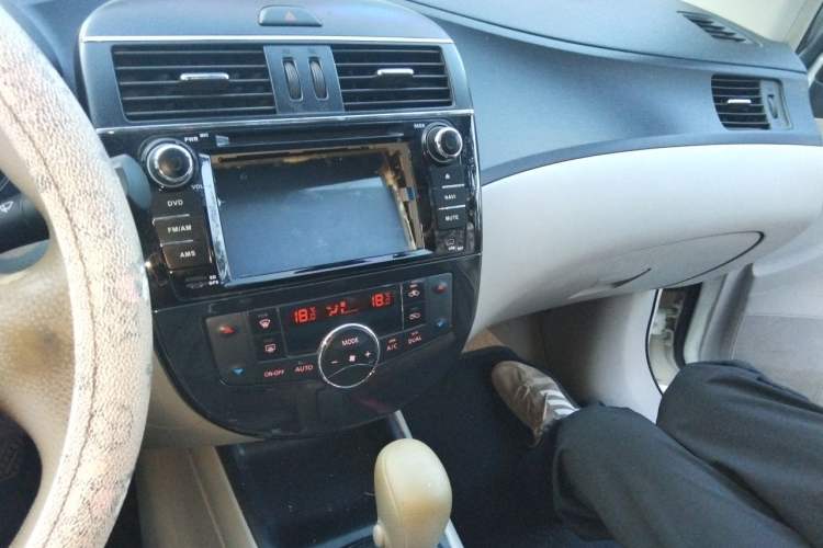 Used Nissan Tiida 2011 1.6L CVT Smart Version Audio And AC Panel