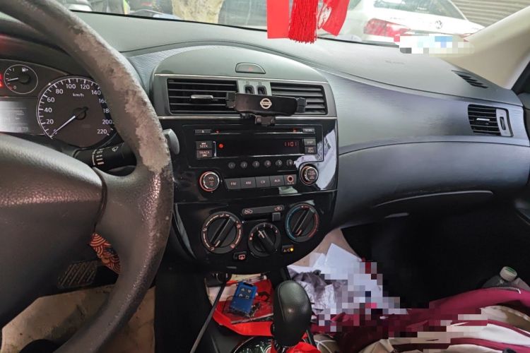 Used Nissan Tiida 2011 1.6L CVT Comfort Model Audio And AC Panel