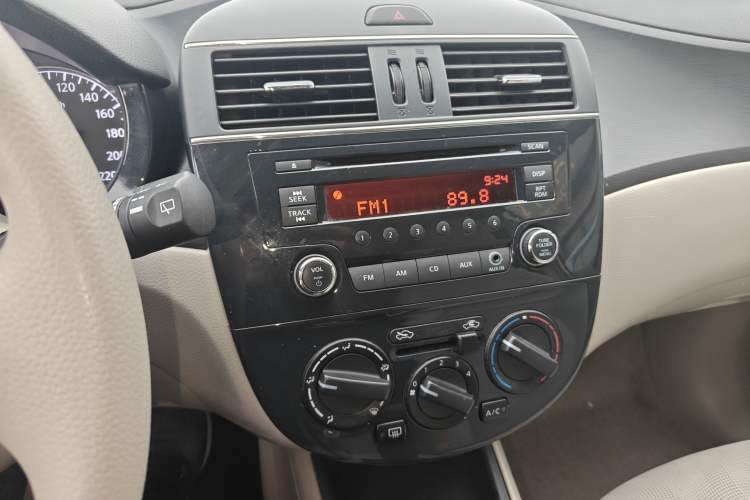 Used Nissan Tiida 2011 1.6L Manual Comfort Edition Audio And AC Panel