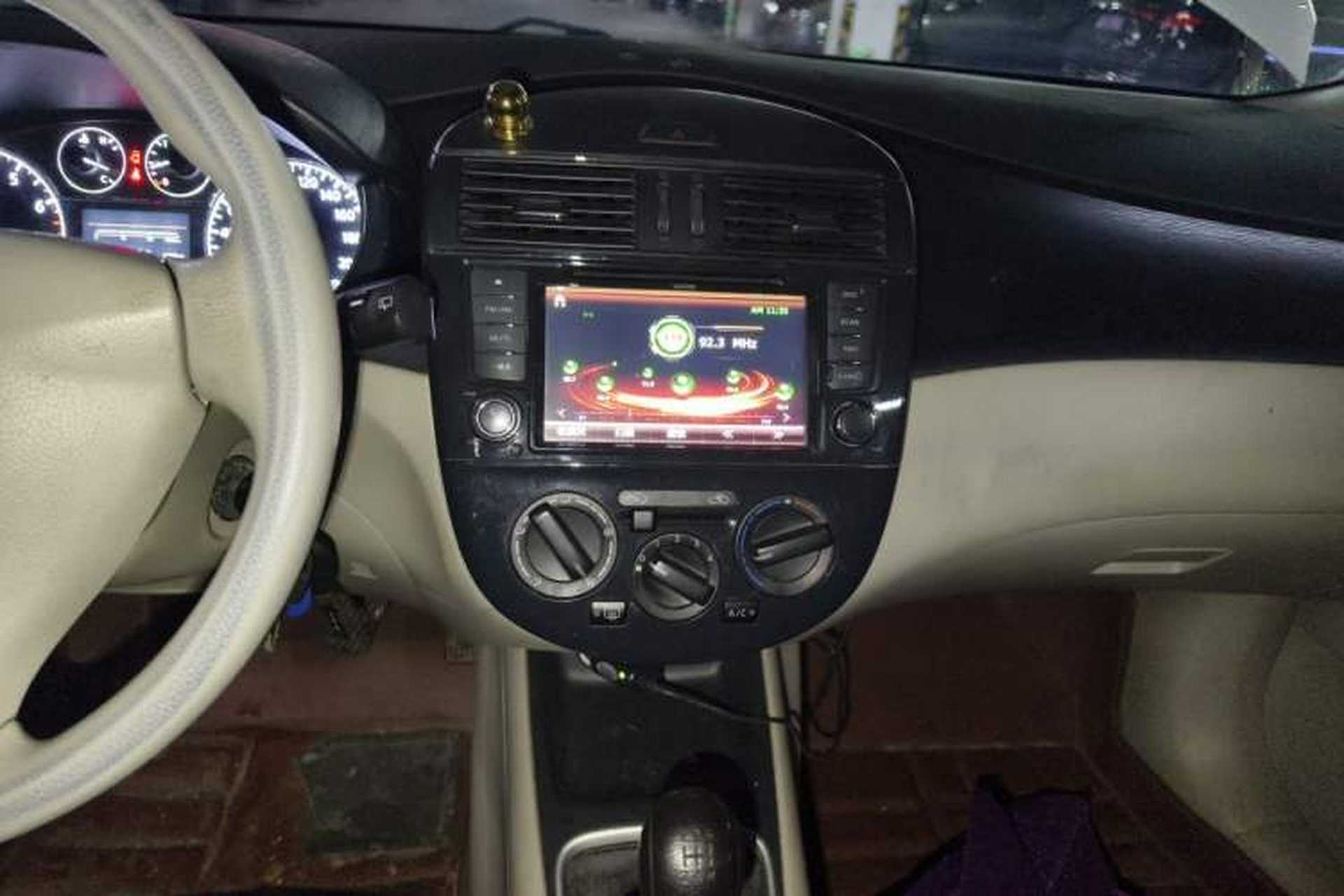Used Nissan Tiida 2011 1.6L Manual Comfort Edition Audio And AC Panel