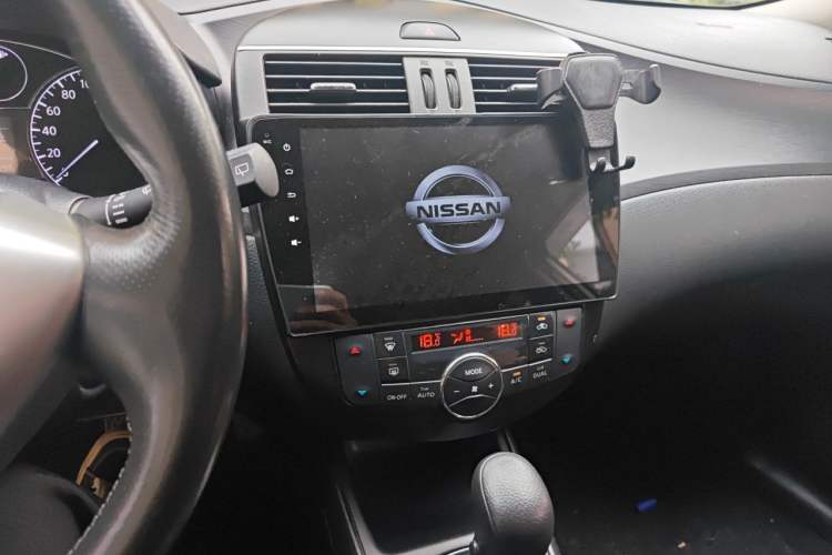 Used Nissan Tiida 2011 1.6L CVT Smart Version Audio And AC Panel
