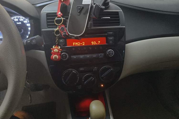 Used Nissan Tiida 2011 1.6L CVT Comfort Model Audio And AC Panel