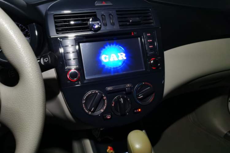 Used Nissan Tiida 2011 1.6L CVT Comfort Model Audio And AC Panel