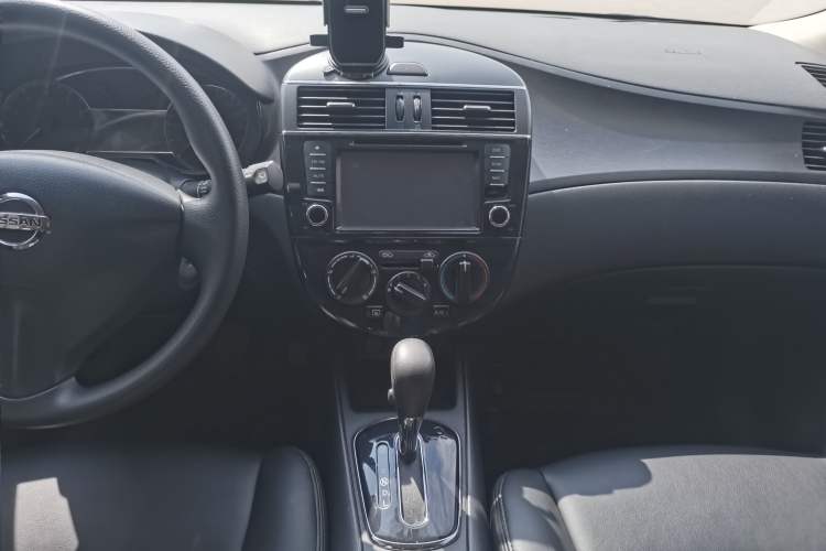 Used Nissan Tiida 2011 1.6L CVT Comfort Model Audio And AC Panel