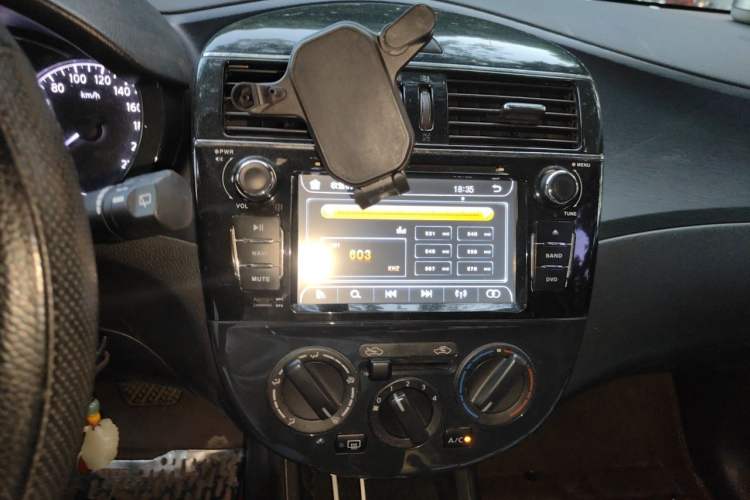 Used Nissan Tiida 2011 1.6L CVT Comfort Model Audio And AC Panel