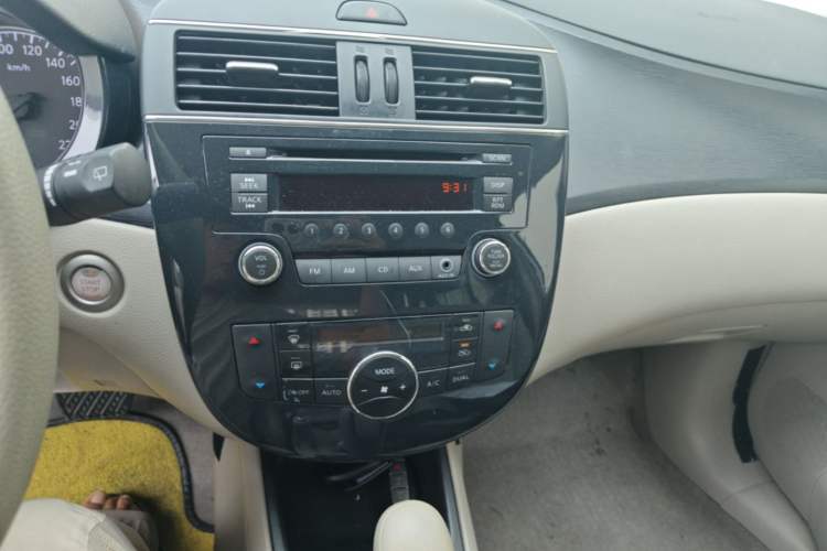 Used Nissan Tiida 2011 1.6L CVT Smart Version Audio And AC Panel