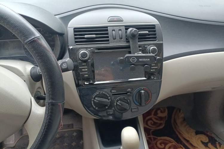Used Nissan Tiida 2011 1.6L CVT Comfort Model Audio And AC Panel