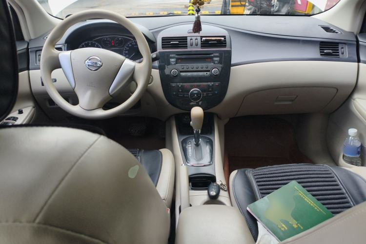 Used Nissan Tiida 2011 1.6L CVT Smart Version Center Console