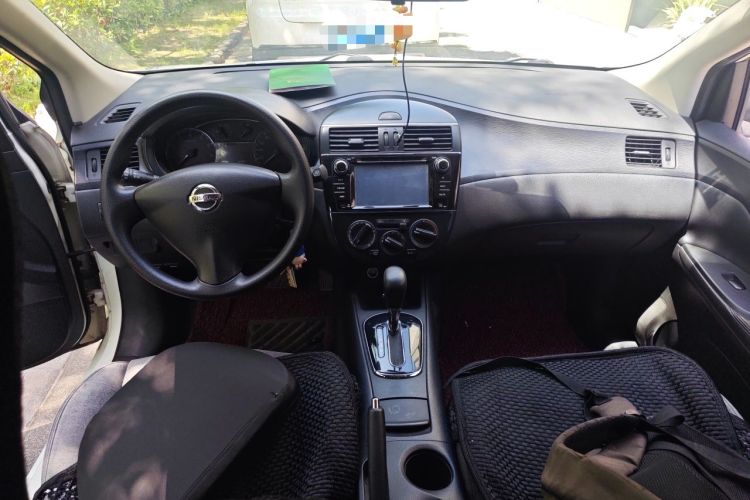 Used Nissan Tiida 2011 1.6L CVT Comfort Model Center Console