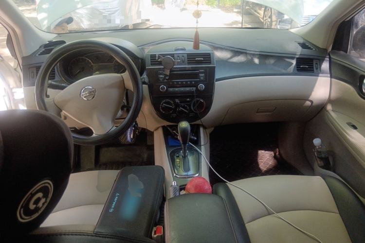Used Nissan Tiida 2011 1.6L CVT Comfort Model Center Console